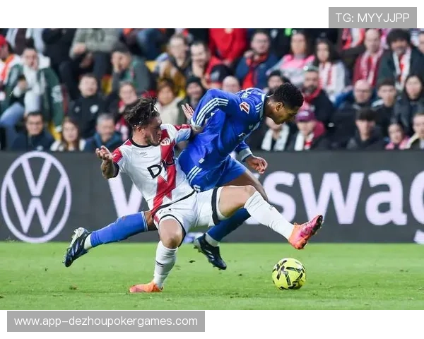 莱万推射扳平比分，巴萨老将展现射手本色